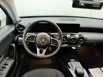 MERCEDES BENZ A180 LIM. AUT.