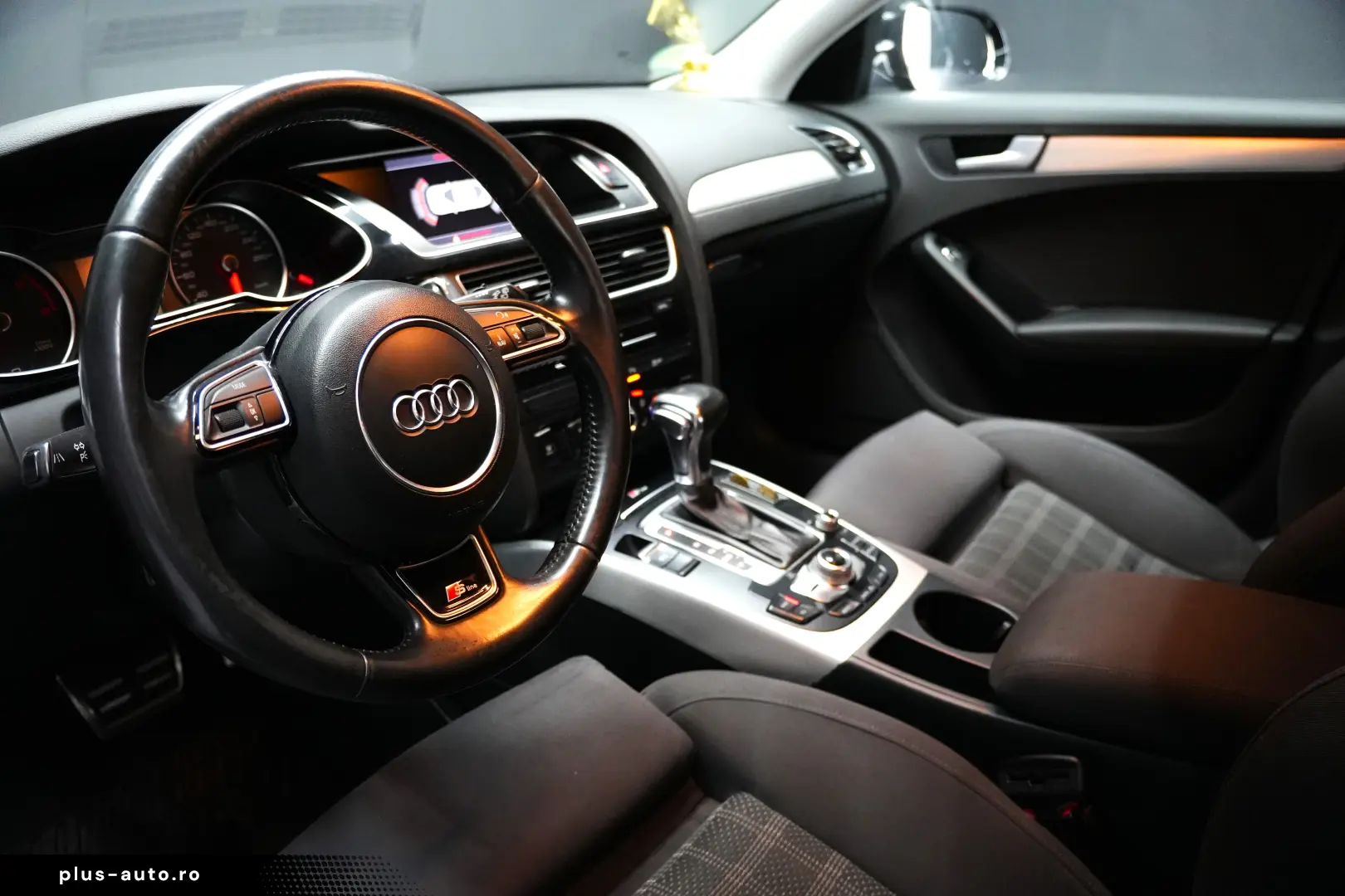 AUDI A4 S-LINE AT