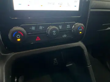 FORD Ranger Limited 2.0 Ecoblue 4x4 DoKa LED PDC