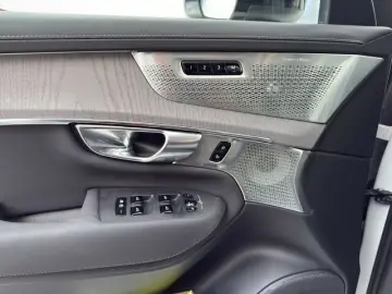 VOLVO XC90 T8 UltraDark B&W Massage Ventil 360 AirSusp TowH