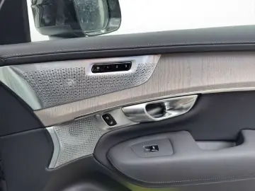 VOLVO XC90 T8 UltraDark B&W Massage Ventil 360 AirSusp TowH