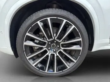 VOLVO XC90 T8 UltraDark B&W Massage Ventil 360 AirSusp TowH