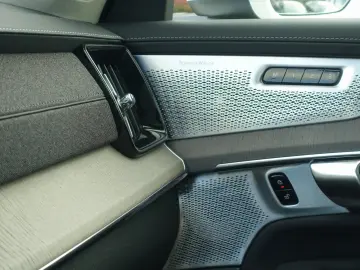 VOLVO XC90 Ultra T8 AWD 360  B&W Massage Ventil AirSusp