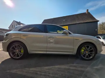 PORSCHE CAYENNE E-HYBRID PANO LUFT SPORT CHRONO BT
