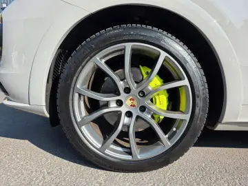 PORSCHE CAYENNE E-HYBRID PANO LUFT SPORT CHRONO BT
