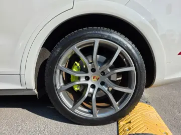 PORSCHE CAYENNE E-HYBRID PANO LUFT SPORT CHRONO BT