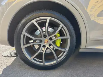 PORSCHE CAYENNE E-HYBRID PANO LUFT SPORT CHRONO BT