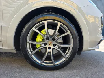 PORSCHE CAYENNE E-HYBRID PANO LUFT SPORT CHRONO BT