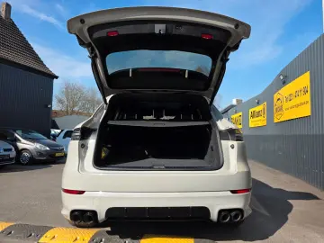 PORSCHE CAYENNE E-HYBRID PANO LUFT SPORT CHRONO BT