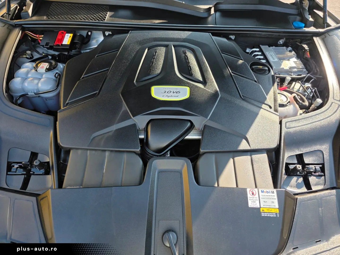 PORSCHE CAYENNE E-HYBRID PANO LUFT SPORT CHRONO BT