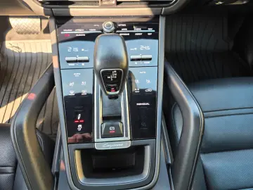 PORSCHE CAYENNE E-HYBRID PANO LUFT SPORT CHRONO BT