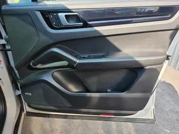 PORSCHE CAYENNE E-HYBRID PANO LUFT SPORT CHRONO BT