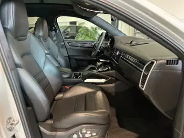 PORSCHE Cayenne Coupe Turbo  Soft-Close PDCC Pano 21