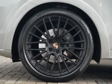 PORSCHE E-Hybrid Coupé PLATINUM-SPORTDESIGN-INNODRI-VOLL