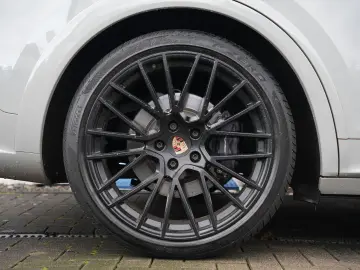 PORSCHE E-Hybrid Coupé PLATINUM-SPORTDESIGN-INNODRI-VOLL