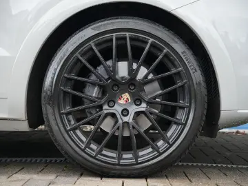 PORSCHE E-Hybrid Coupé PLATINUM-SPORTDESIGN-INNODRI-VOLL