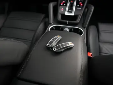 PORSCHE E-Hybrid Coupé PLATINUM-SPORTDESIGN-INNODRI-VOLL