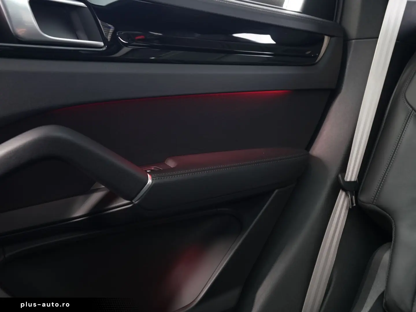 PORSCHE E-Hybrid Coupé PLATINUM-SPORTDESIGN-INNODRI-VOLL