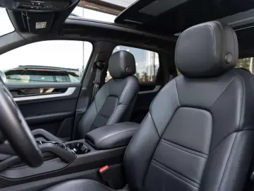 PORSCHE Cayenne E-HYBRID SPORTDES UITL AIR MATR PANO ACC