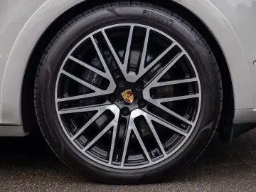 PORSCHE Cayenne E-HYBRID SPORTDES UITL AIR MATR PANO ACC