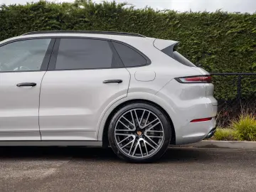 PORSCHE Cayenne E-HYBRID SPORTDES UITL AIR MATR PANO ACC