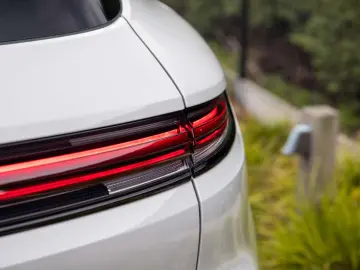 PORSCHE Cayenne E-HYBRID SPORTDES UITL AIR MATR PANO ACC