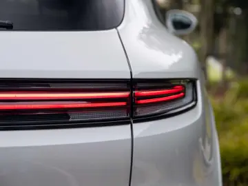 PORSCHE Cayenne E-HYBRID SPORTDES UITL AIR MATR PANO ACC