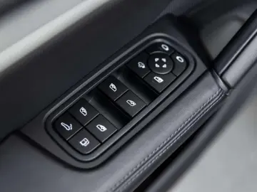 PORSCHE Cayenne E-HYBRID SPORTDES UITL AIR MATR PANO ACC