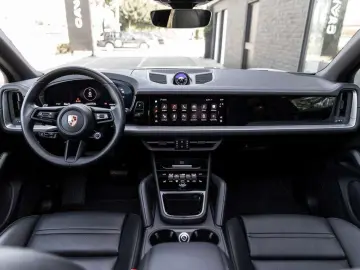 PORSCHE Cayenne E-HYBRID SPORTDES UITL AIR MATR PANO ACC