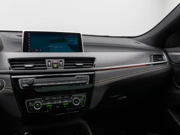 BMW X2 sD18i M Sport Edition Panorama Kamera 19Zoll