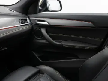 BMW X2 sD18i M Sport Edition Panorama Kamera 19Zoll