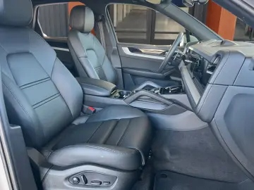 PORSCHE Cayenne E-Hybrid Kreide · NightVision · Massage