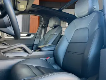 PORSCHE Cayenne E-Hybrid Kreide · NightVision · Massage