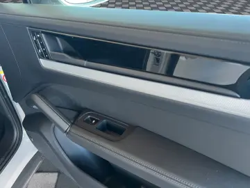 PORSCHE Cayenne E-Hybrid Kreide · NightVision · Massage