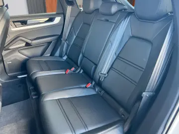 PORSCHE Cayenne E-Hybrid Kreide · NightVision · Massage