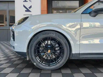 PORSCHE Cayenne E-Hybrid Kreide · NightVision · Massage