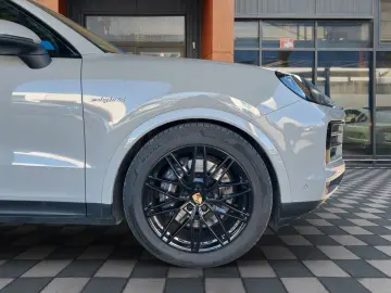 PORSCHE Cayenne E-Hybrid Kreide · NightVision · Massage