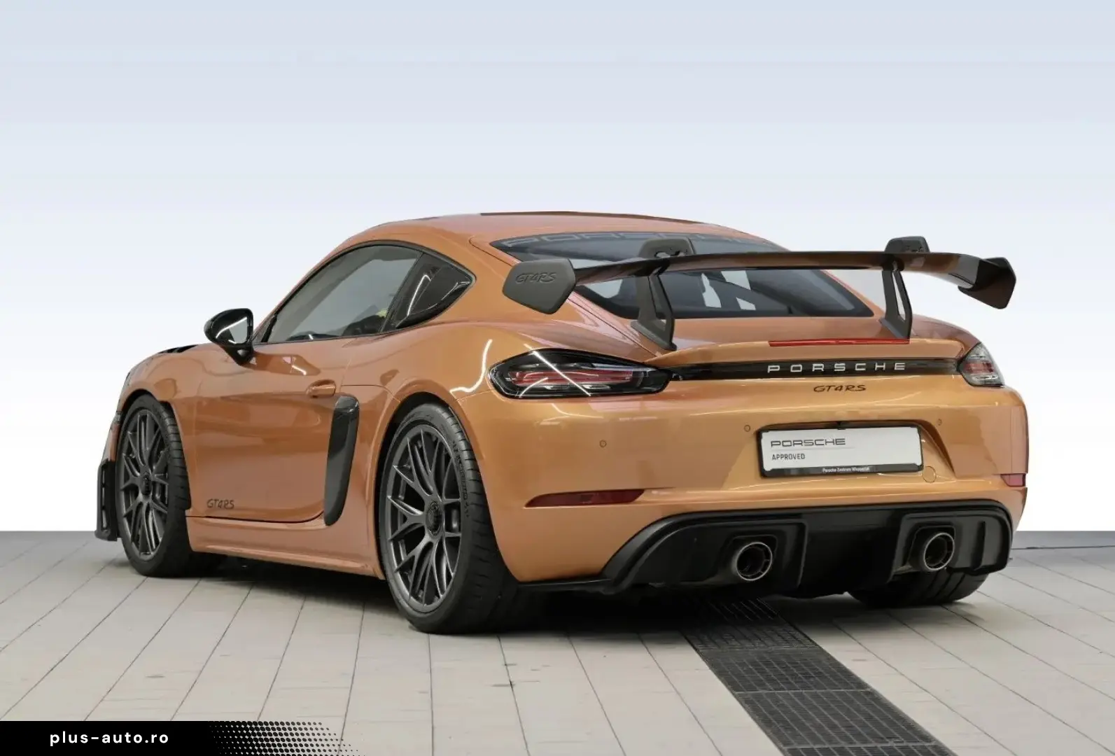 PORSCHE Cayman 718 GT4 RS