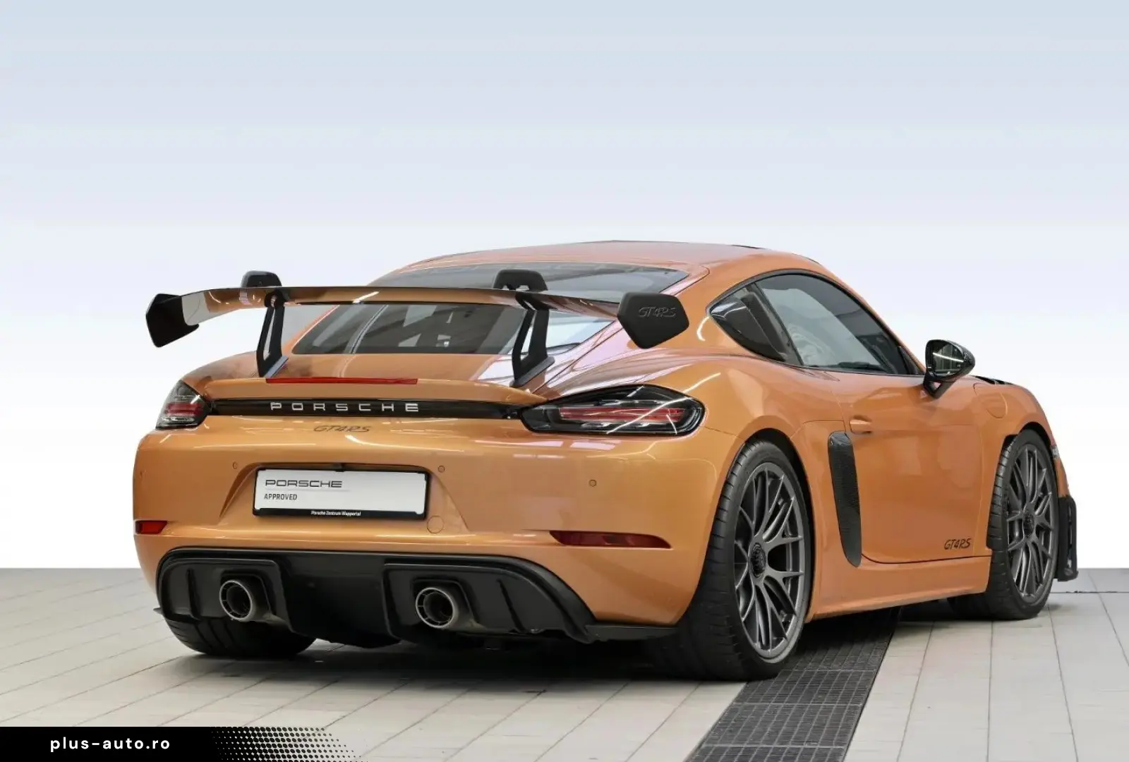 PORSCHE Cayman 718 GT4 RS