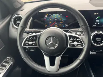 MERCEDES-BENZ GLB 200d 4Matic