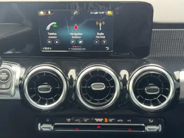 MERCEDES-BENZ GLB 200d 4Matic