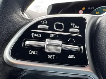 MERCEDES-BENZ GLB 200d 4Matic