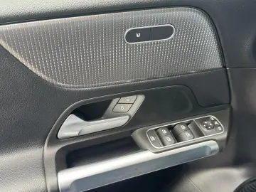 MERCEDES-BENZ GLB 200d 4Matic