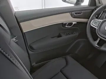 VOLVO XC90 FACELIFT Plus Dark Recharge Plug-In Hybrid