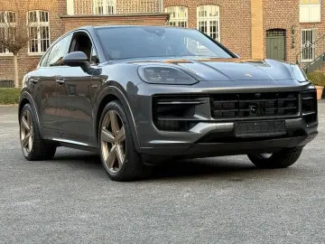 PORSCHE Cayenne E-Hybrid Coupe SPORTDESIGN-PAKET 22 ZOLL