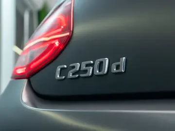 Mercedes-Benz C250 d Coupe • Diesel • Automat • LED • Keyles