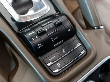 Porsche Cayenne 3.0 Diesel 2013 • Diesel • Automat • LED • N