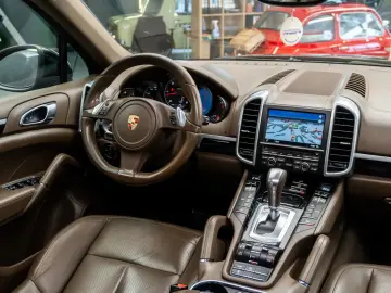 Porsche Cayenne 3.0 Diesel 2013 • Diesel • Automat • LED • N