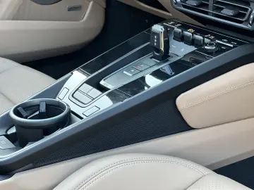 Porsche 992 911 Carrera GTS BOSE HA-LENKUNG CARBON VIEW