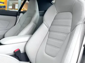 Porsche GTS Cabriolet  model german  complet echipat